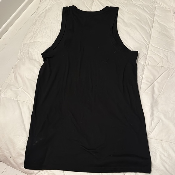2- GAP size M tank tops - Picture 4 of 7
